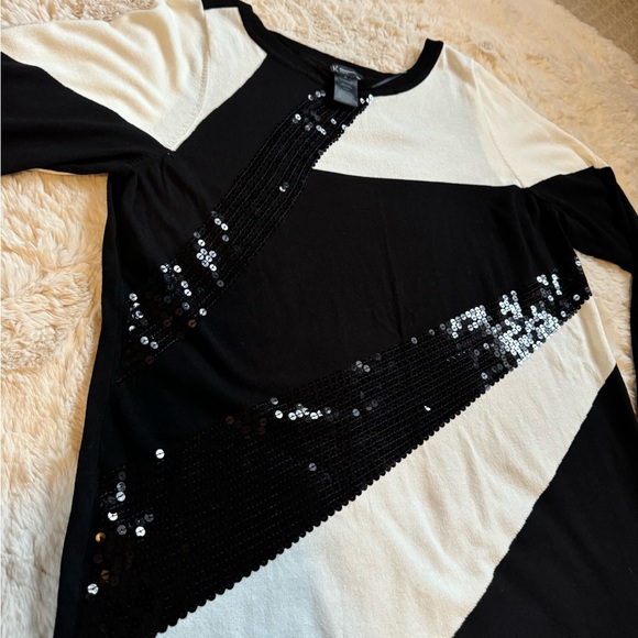 Black and White Sequin detail sweater - Picture 7 of 12
